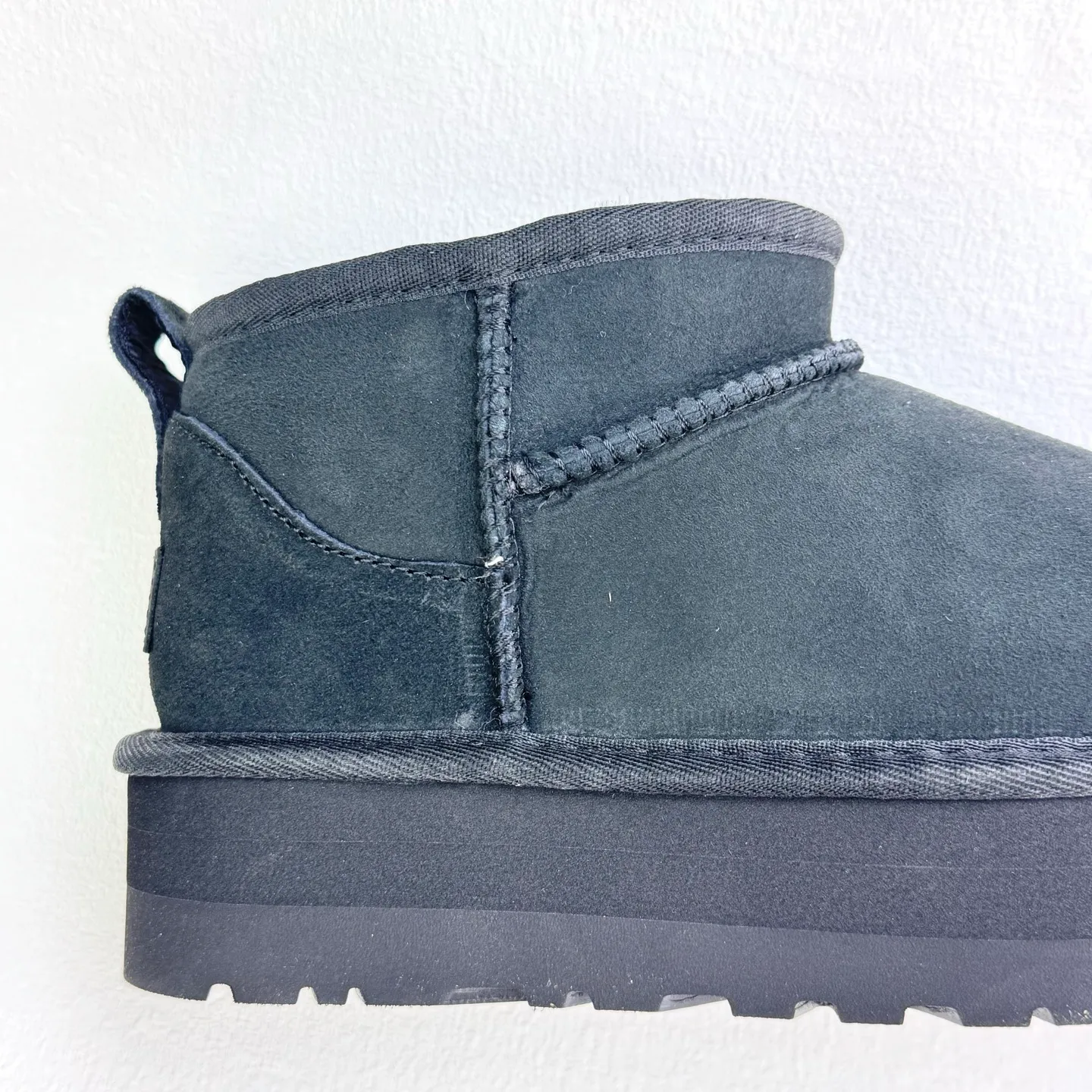 Self-pickup 💰440 Zhou Dongyu mini three-centimeter series snow boots/maroon gray black antelope brown carefully selected Longfeng sheep fur, fine texture, skin-friendly and breathable. The shoe collar is designed with simple tailoring. Easy to put on and take off. Fashionable personality. Comfortable Treadlite by ugg light wing EVA outsole. Comfortable cushioning. Size: 35 36 37 38 39 40